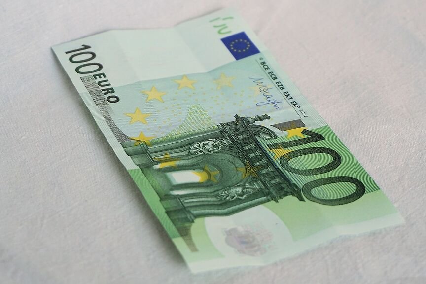 100 euro