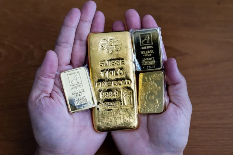 Edelmetalen in vrije val: beleggers zien miljarden in rook opgaan na historische koersduik
